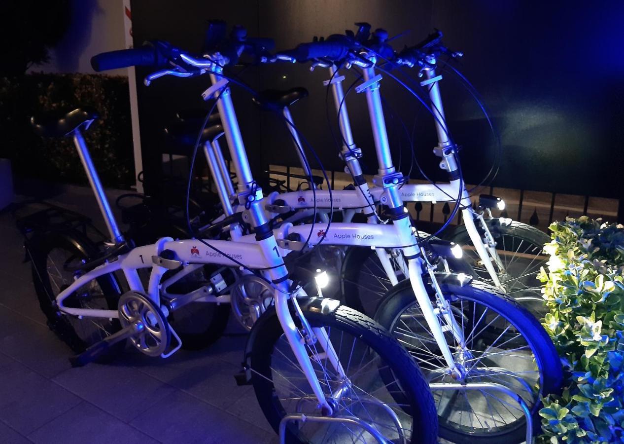Apple Rooms Rome Airport Fiumicino Exterior foto A bicycle sharing system in Athens, Greece